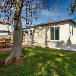 Beautiful 3 Bed 1 Bath Designer + Hot Tub , Los Angeles United States